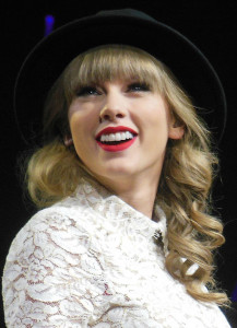 Taylor_Swift_Red_Tour_2013